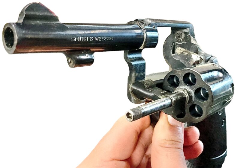Smith & Wesson Model 10-5 Revolver 38 Special 4 inch Trooper Barrel Blue D864851 - Image 6
