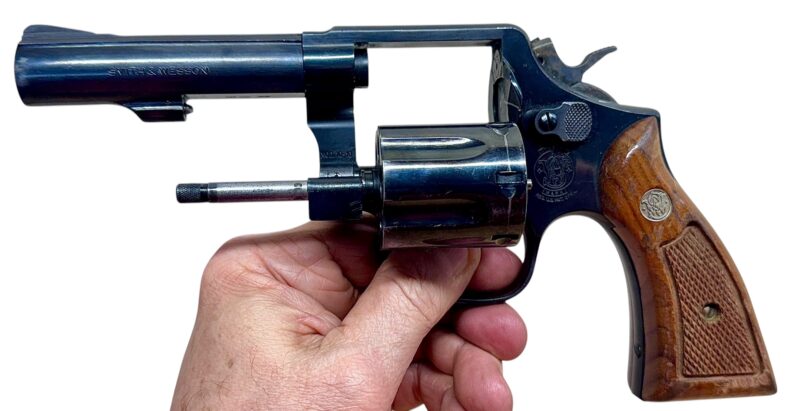 Smith & Wesson Model 10-10 Wood grips, blued, 4" heavy barrel .38Spl VG condition - Image 8