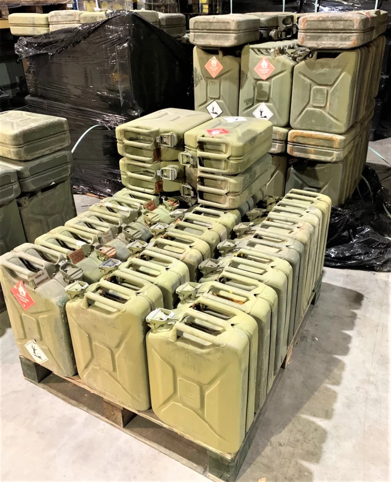 British MOD 5-gallon (20 Litre) "Jerry Cans" steel fuel cans - gasoline - Image 4